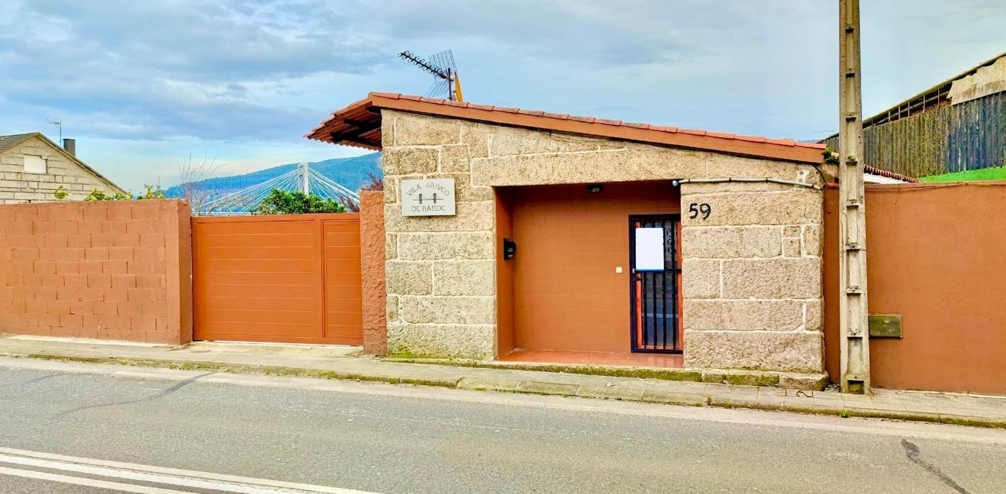 Villa A Pie De Playa Моания Экстерьер фото